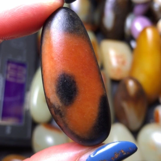 和田玉（翠青玉）未镶嵌珠宝奇石