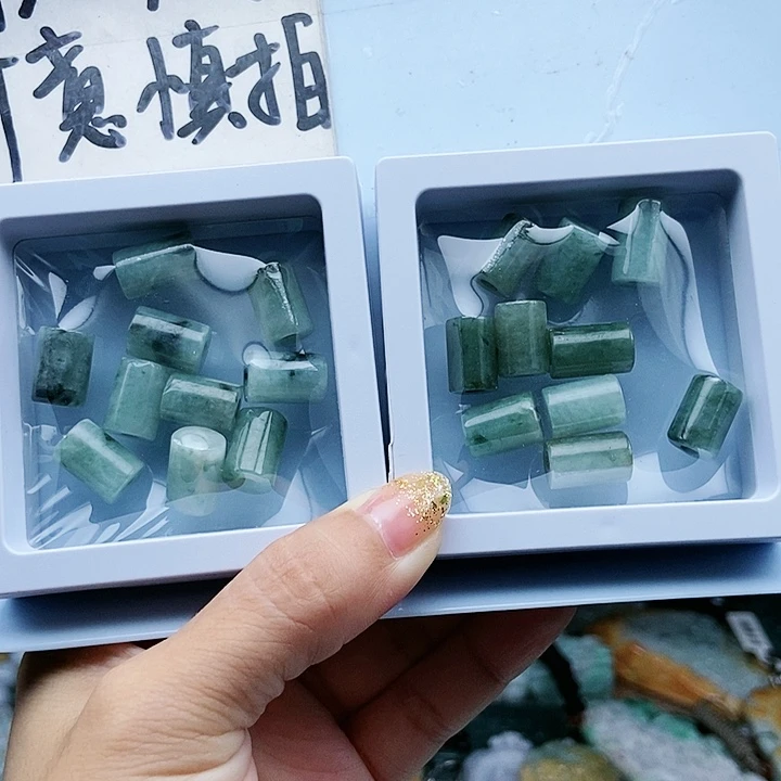 颈饰足铂镶嵌翡翠翡翠