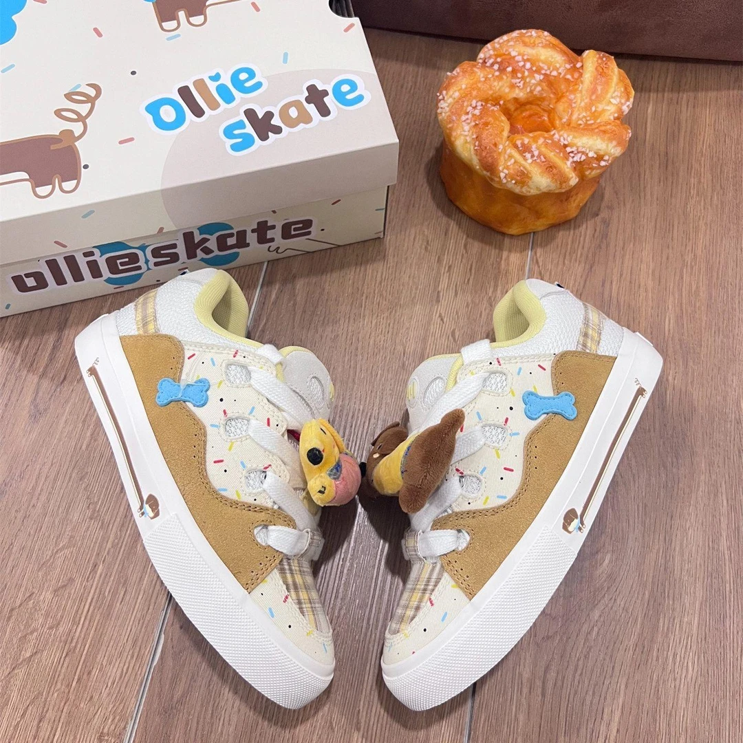 新款白棕拼接腊肠小狗面包鞋女高颜值美式休闲滑板鞋增高运动潮鞋