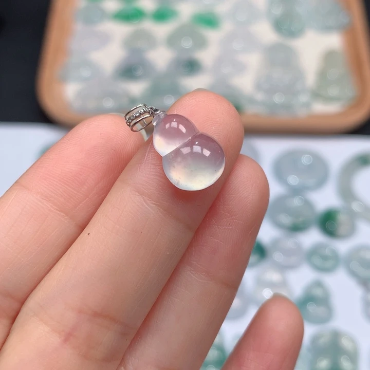 翡翠颈饰18K金镶嵌高冰葫芦