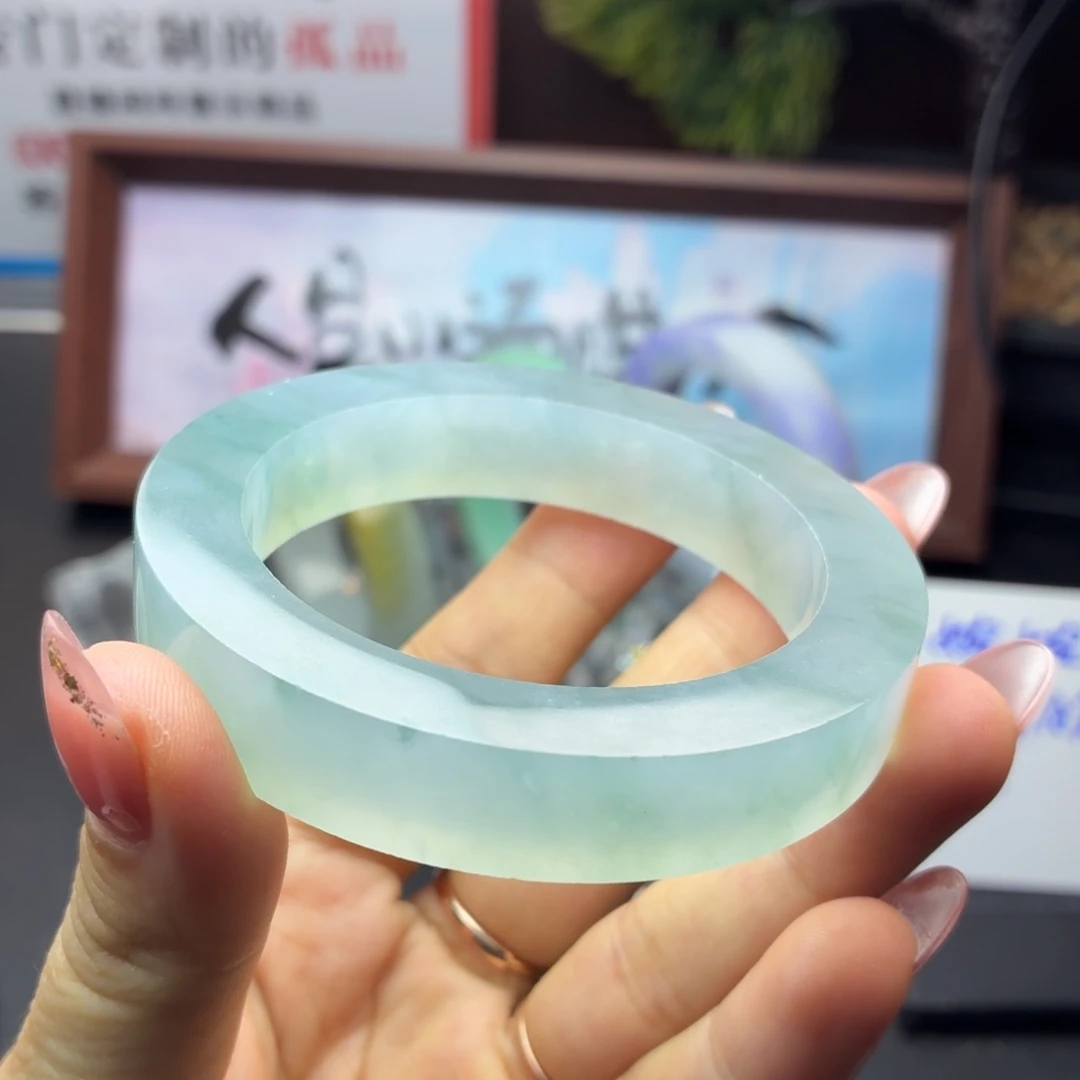 定制翡翠未镶嵌翡翠手镯