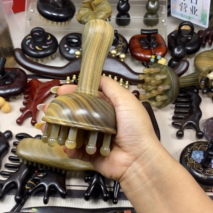 我***人绿檀羊角加粗16齿按摩梳