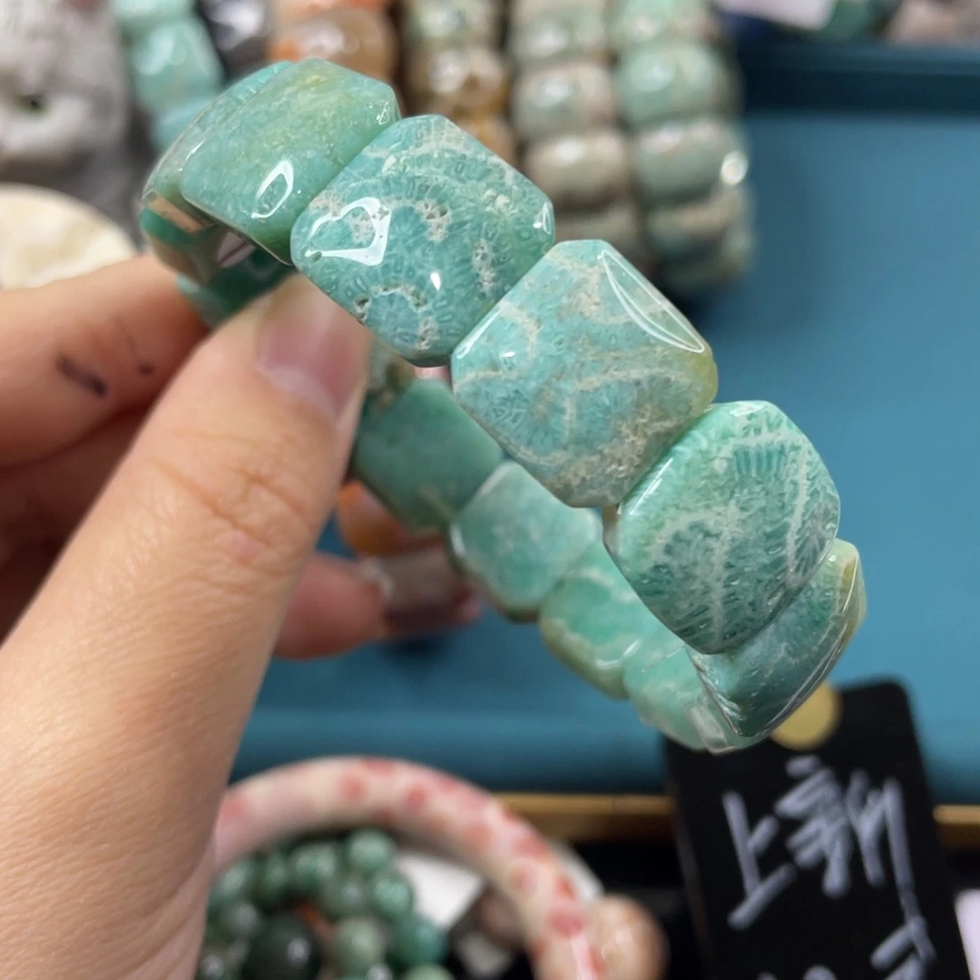 未镶嵌手镯硅化玉