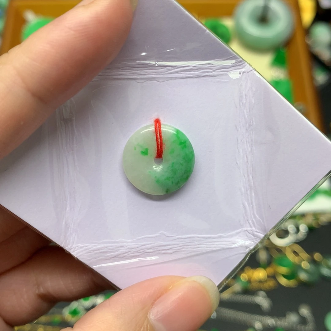 翡翠未镶嵌颈饰有纹裂