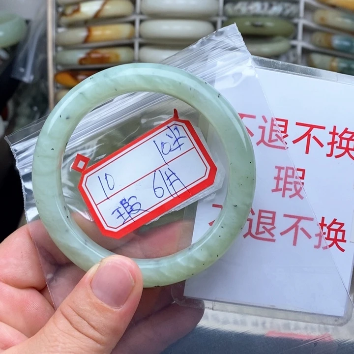 未镶嵌蛇纹石玉颈饰