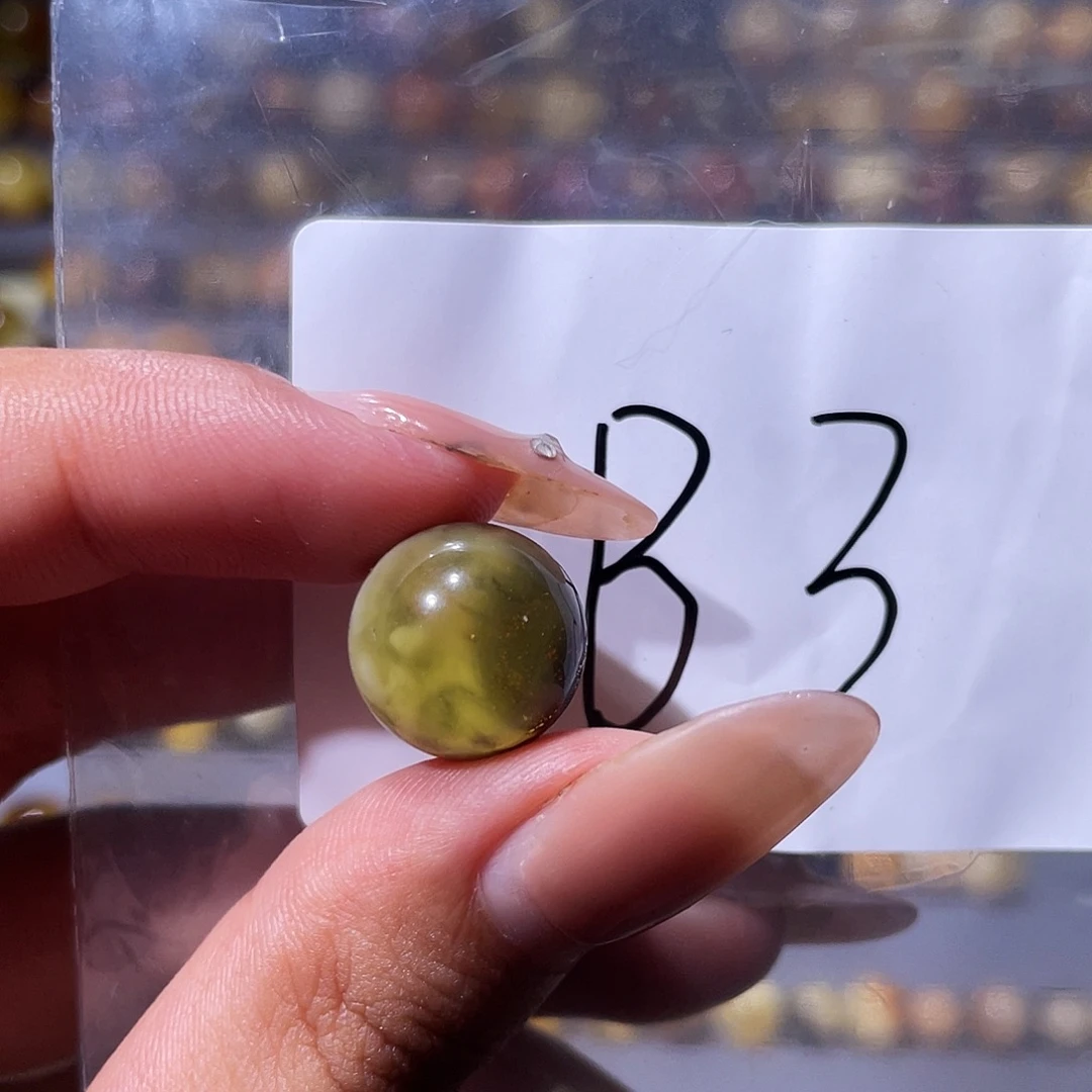 未镶嵌琥珀裸石13.6福利