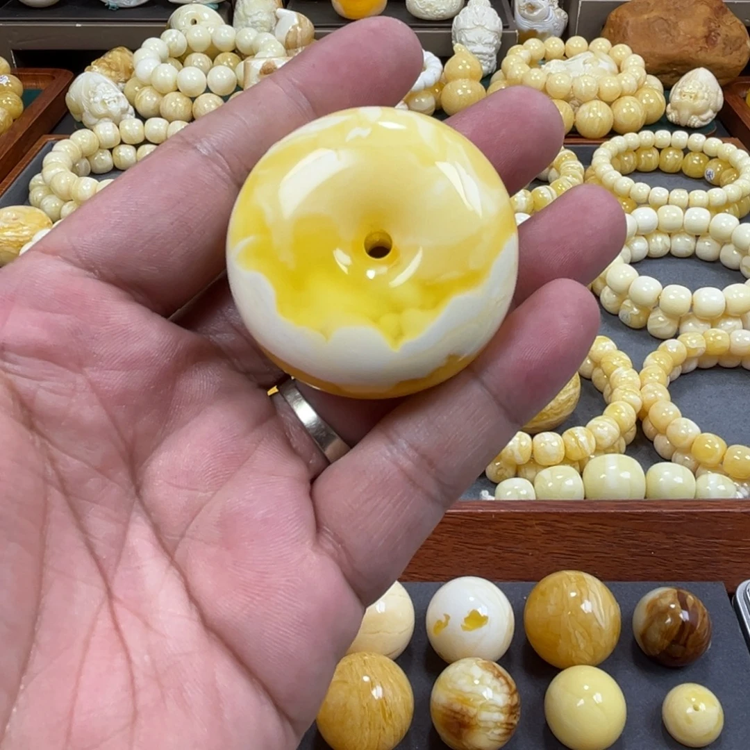 琥珀未镶嵌手串瓷白花平安扣