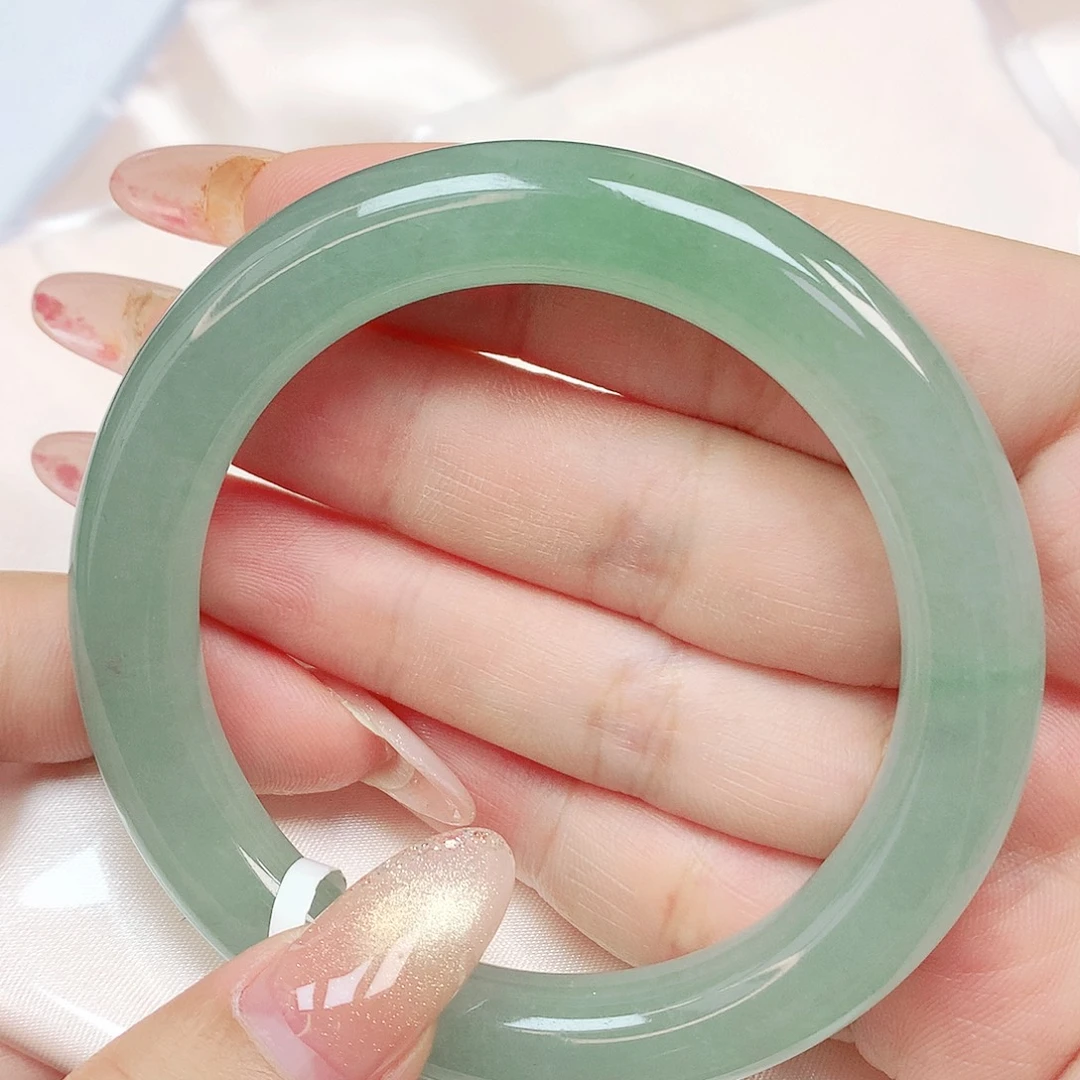 翡翠未镶嵌手镯抖音