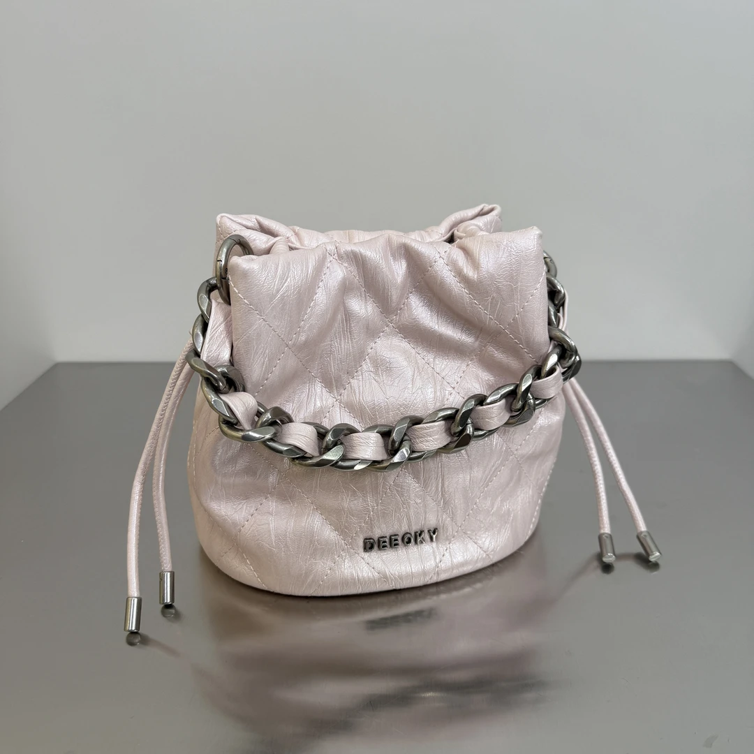 2025新款轻便小巧菱格链条水桶包女士手提斜挎包