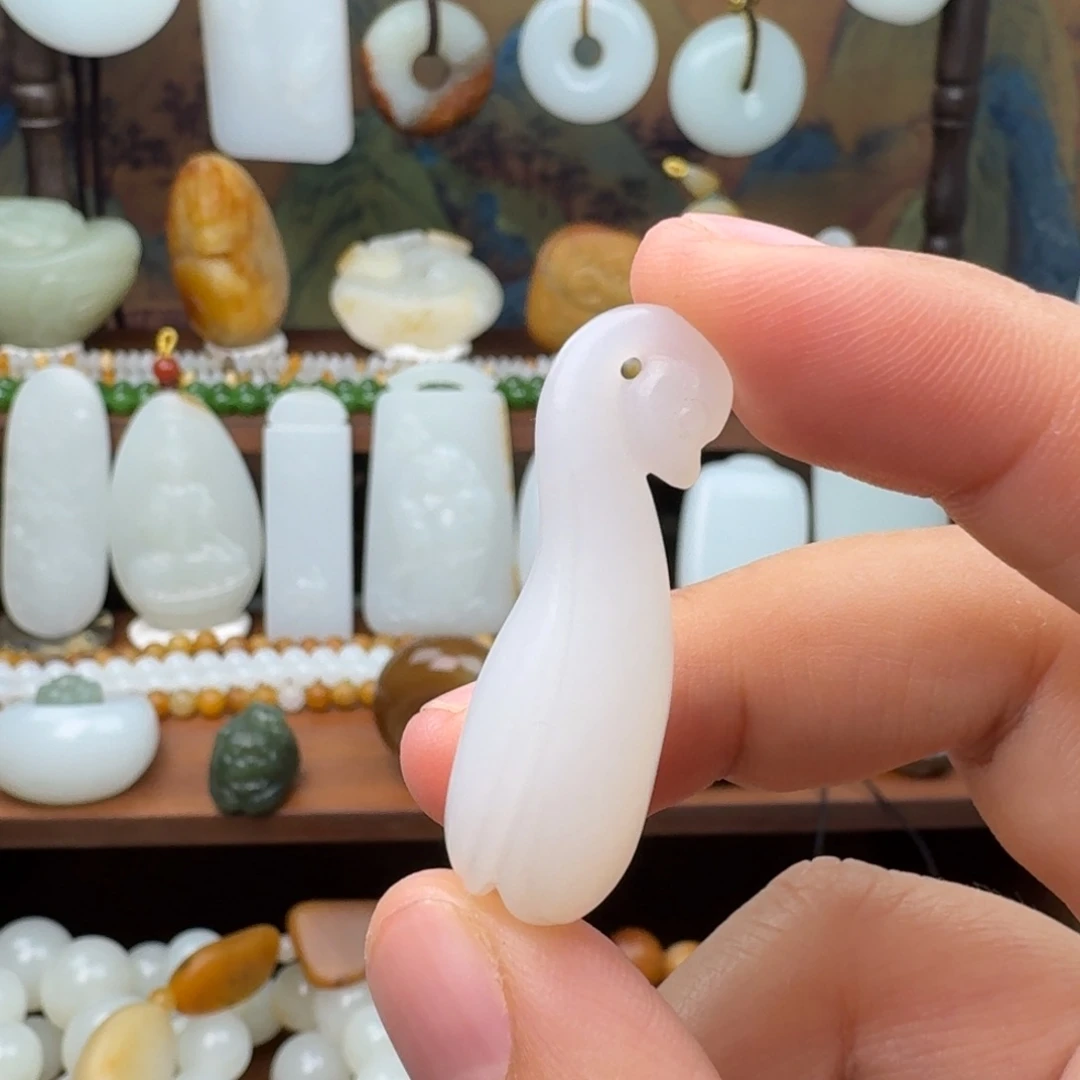 和田玉未镶嵌颈饰玉兰花