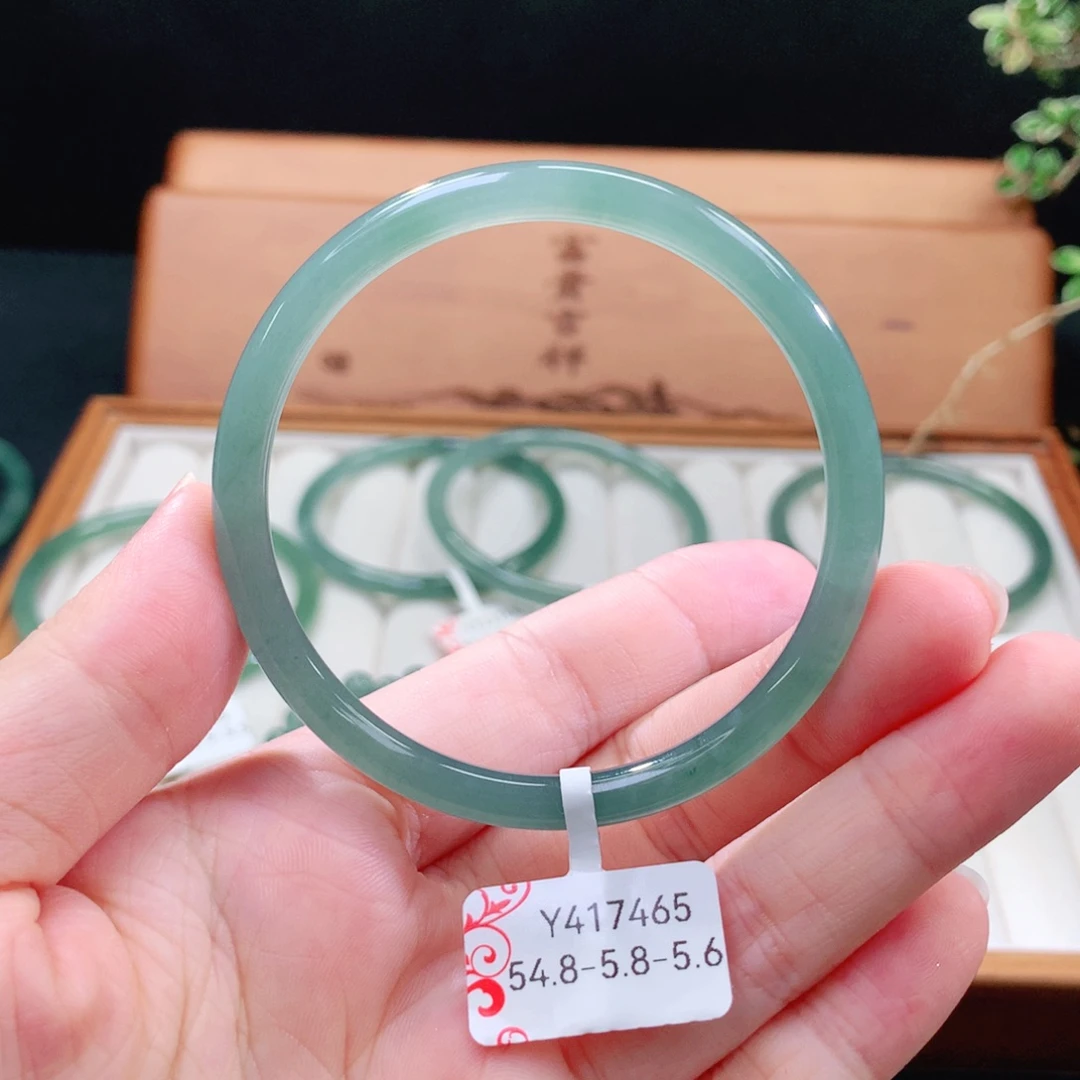 翡翠手镯（圆镯）未镶嵌
