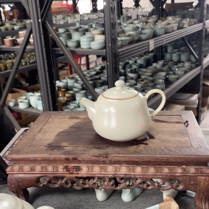 摆件月白釉葫芦壶