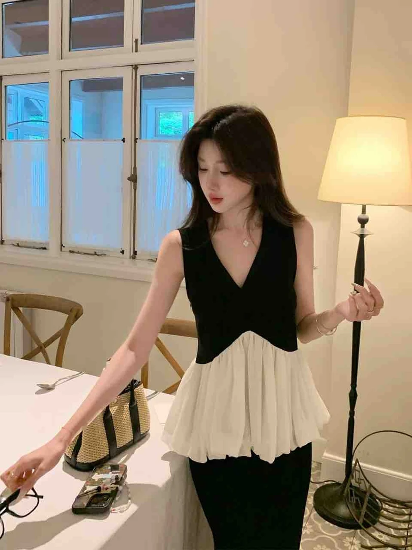 90097# 大码黑色轻奢氛围感拼接木耳边t恤显瘦气质半身裙两件套