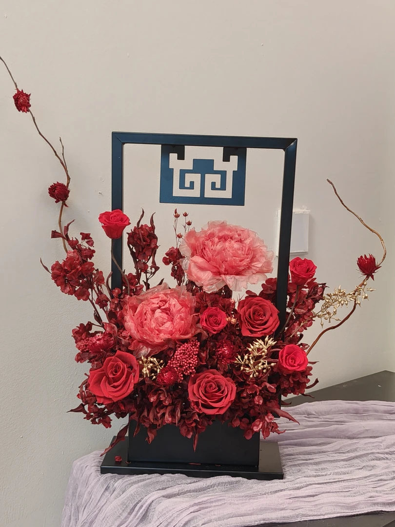 喜上眉梢  永生玫瑰餐桌花