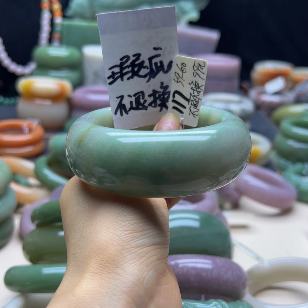 石英岩玉未镶嵌手镯