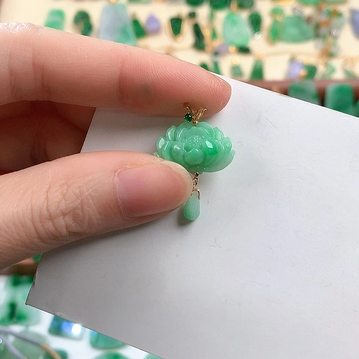 颈饰18K金镶嵌翡翠864336646888