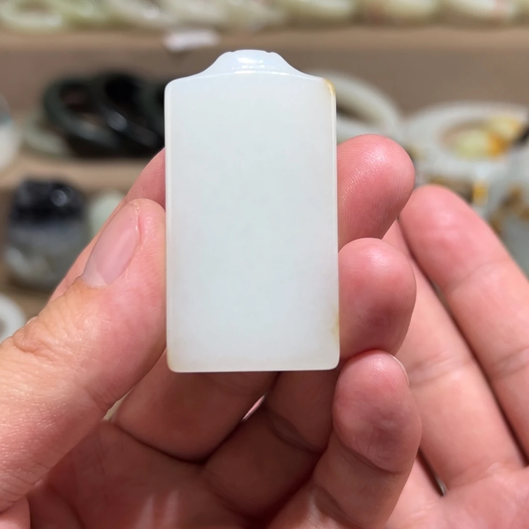 叁****颈饰未镶嵌和田玉（白玉）