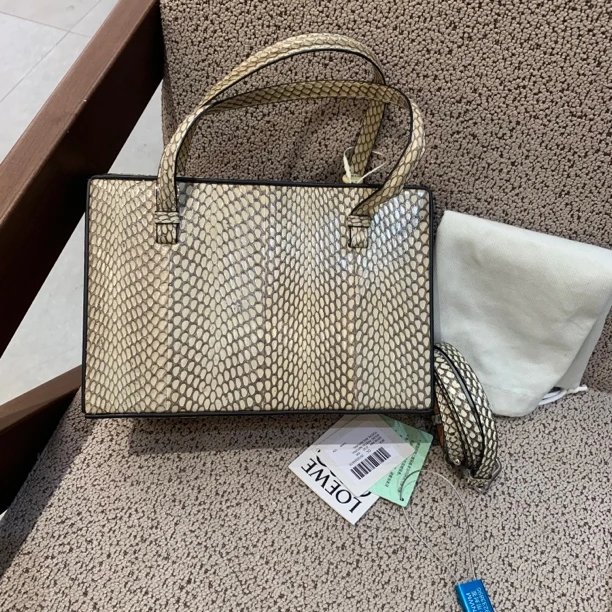 99新 LOEWE/罗意威 Loewe罗意威 稀有皮Postal邮差包