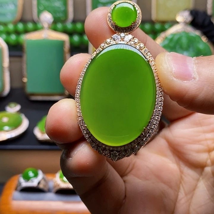 吊坠(不含链)18K金镶嵌和田玉韦*·