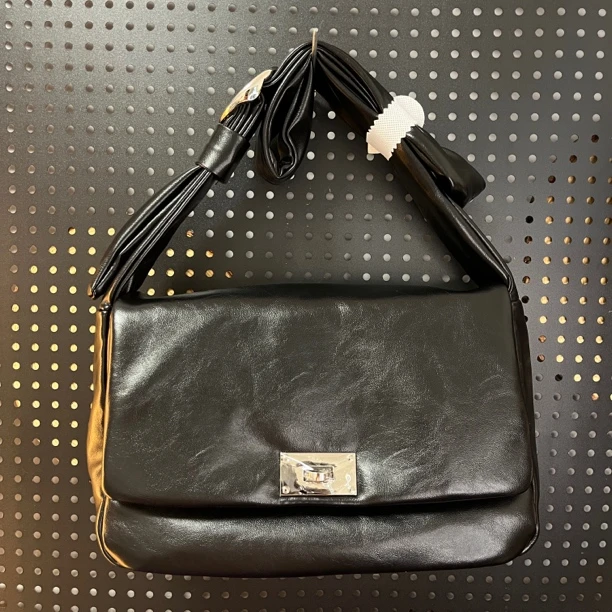 黑色牛皮经典休闲女款包包