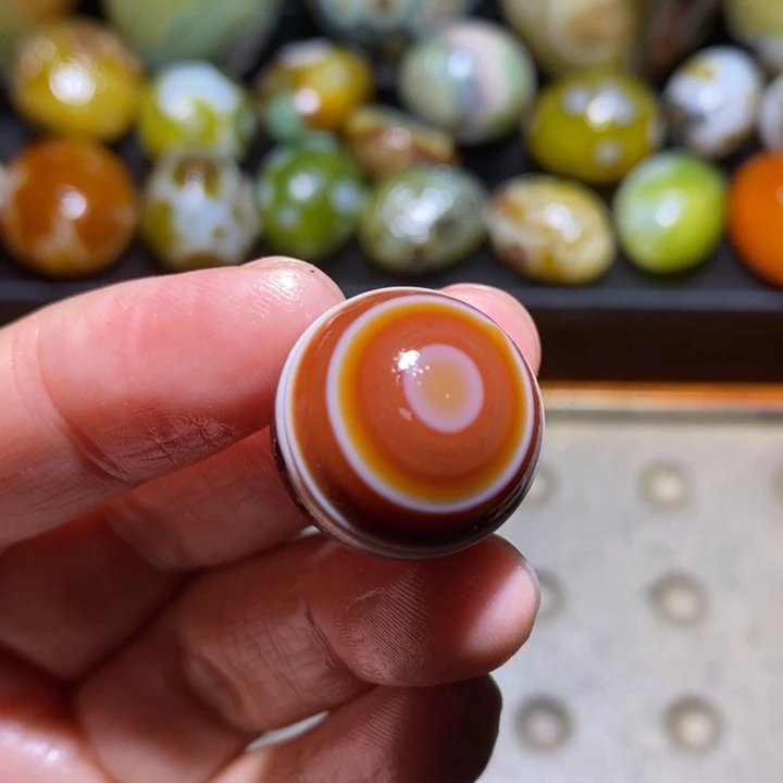 未镶嵌玛瑙/玉髓珠宝半成品狗***彪