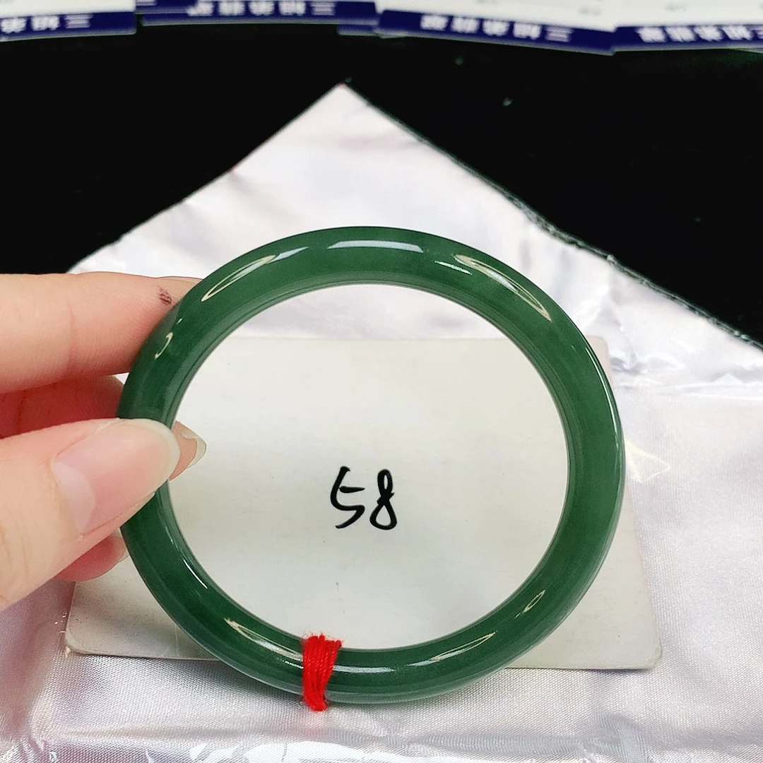 翡翠手镯（圆镯）未镶嵌