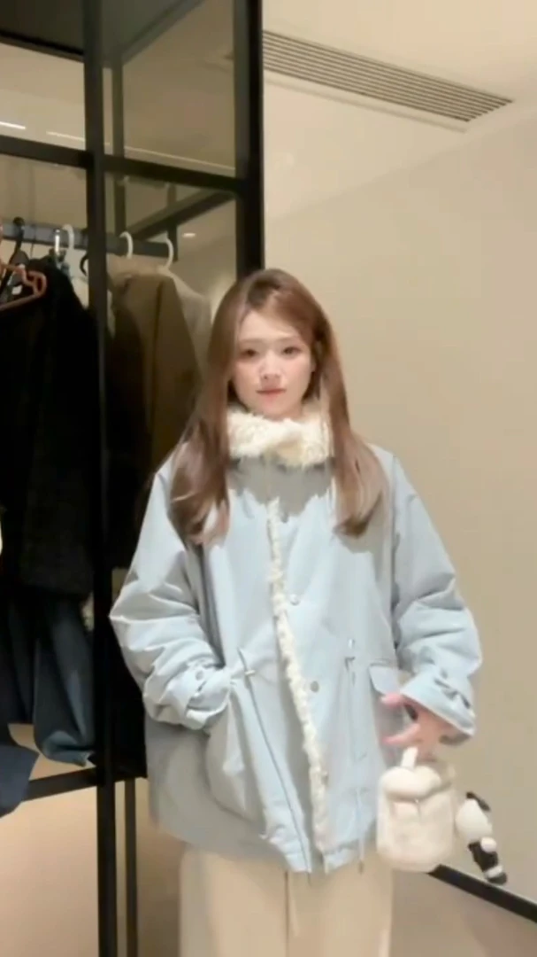 2025秋冬季新款韩系穿搭时尚百搭蓝色香风羊羔毛绒立领短款外套女