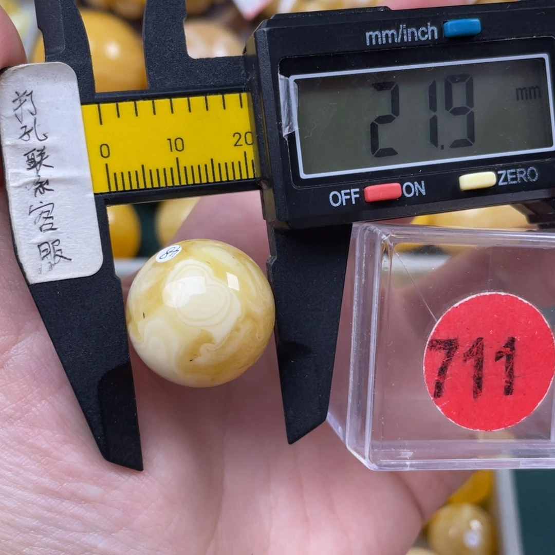 蜜蜡未镶嵌珠宝奇石