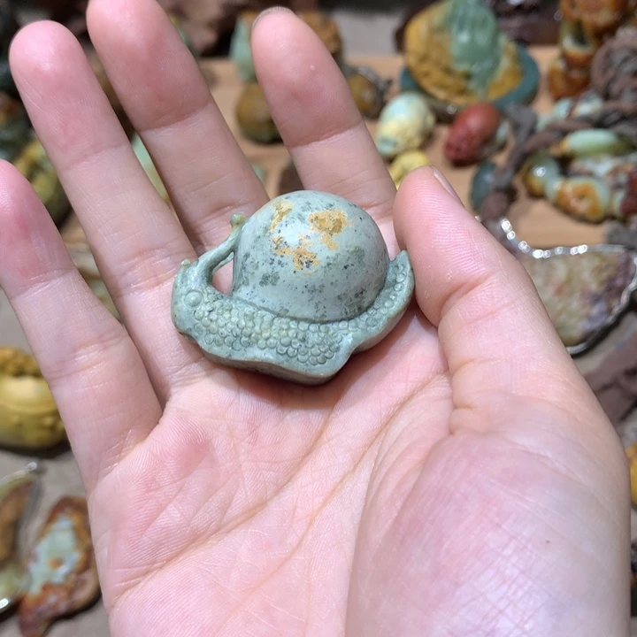 未镶嵌岫岩河磨玉（透闪石质玉）挂件