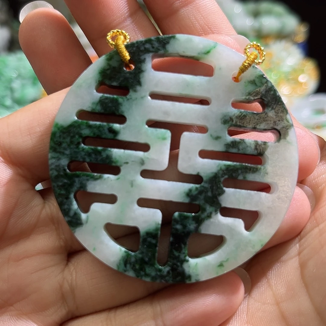 翡翠未镶嵌颈饰待编织
