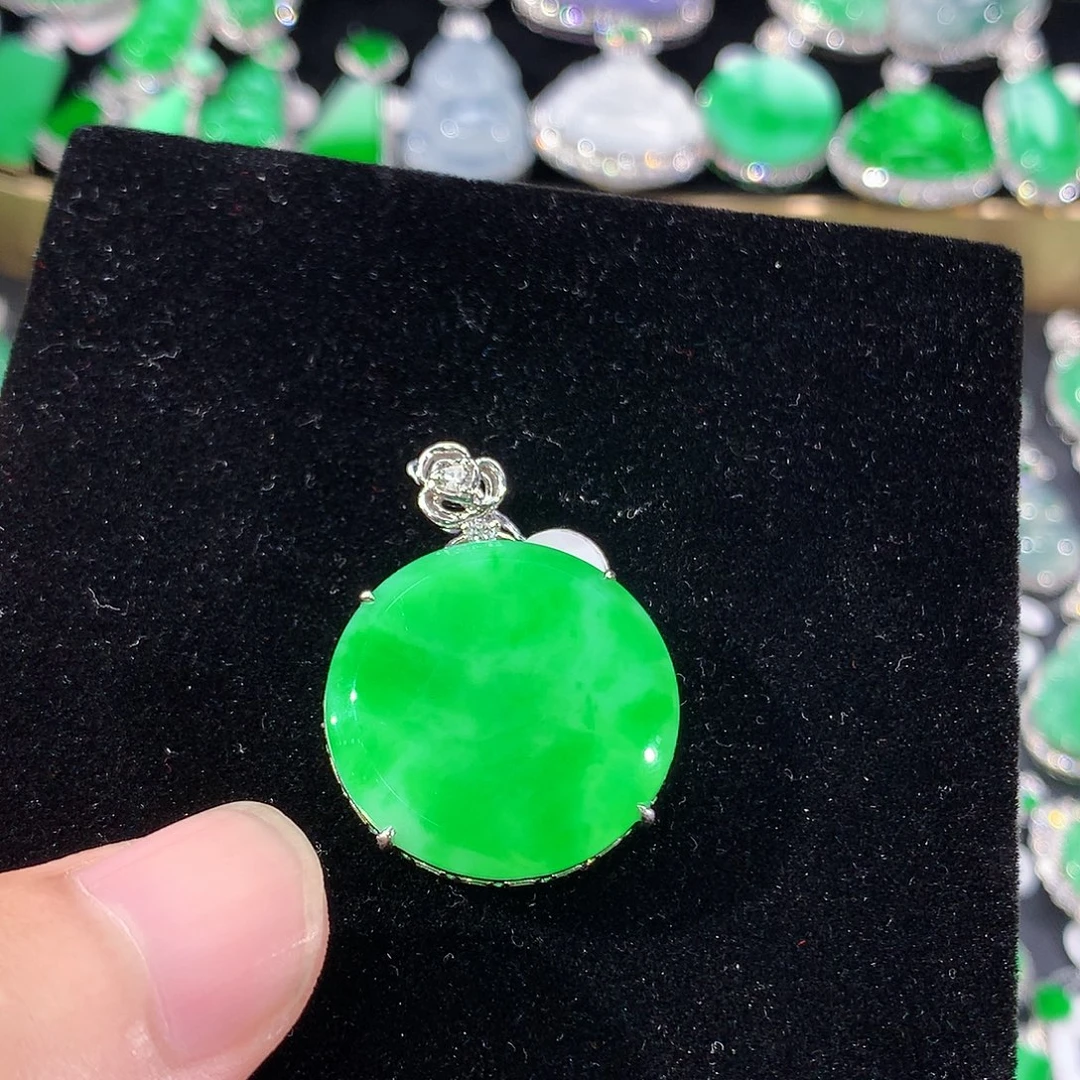 翡翠18K金镶嵌颈饰