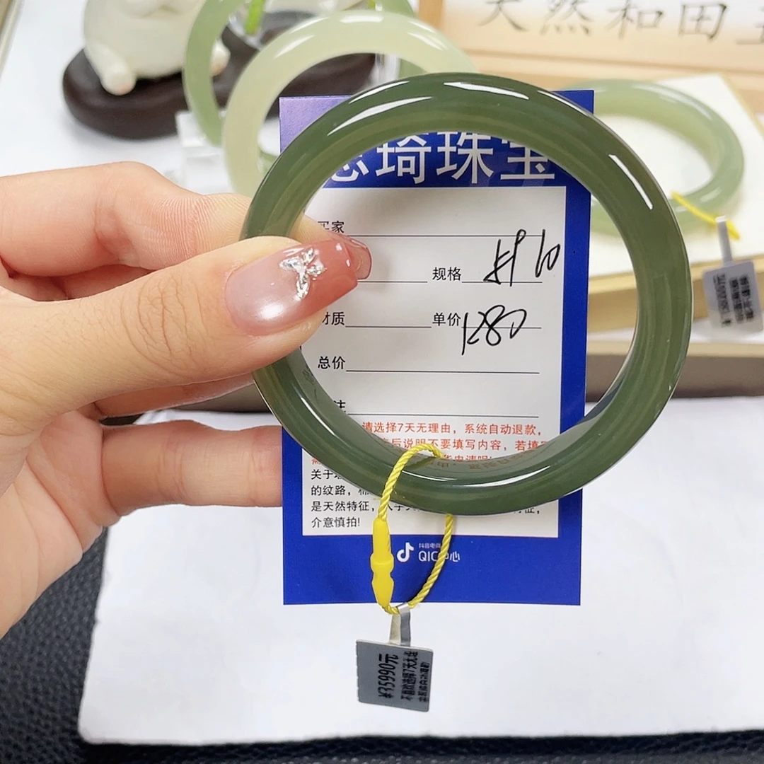 和田玉未镶嵌手镯