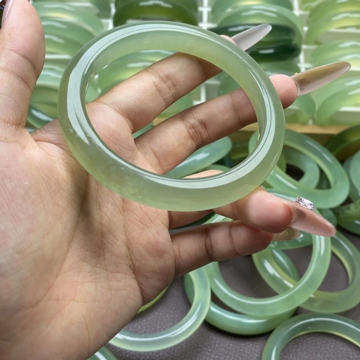 华***发蛇纹石玉合金手镯