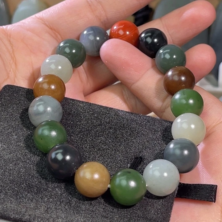 苏***打手串未镶嵌和田玉