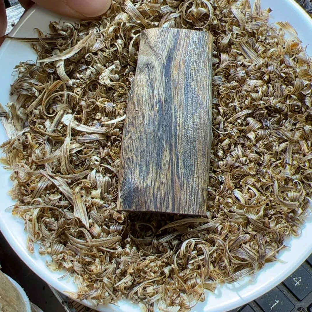 沉香沉香碎屑绿棋素牌11.5克