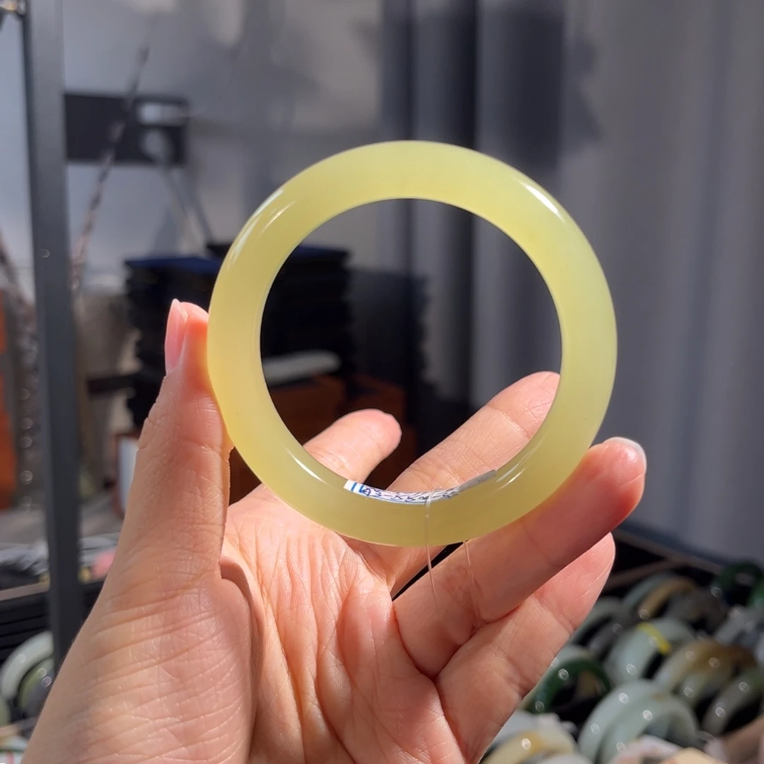 和田玉未镶嵌手镯  「冰黄口」