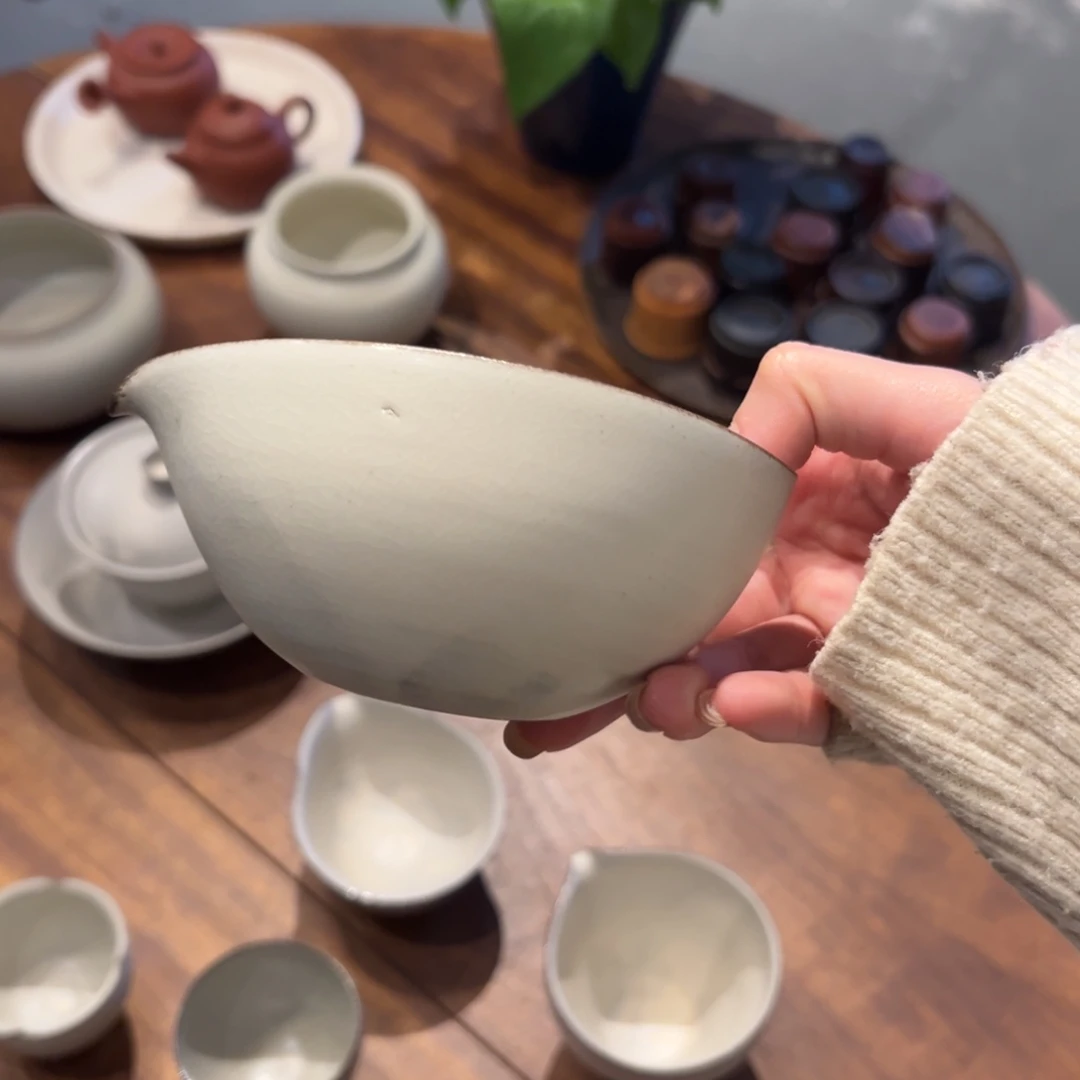 瓷片陶瓷。       陶瓷。