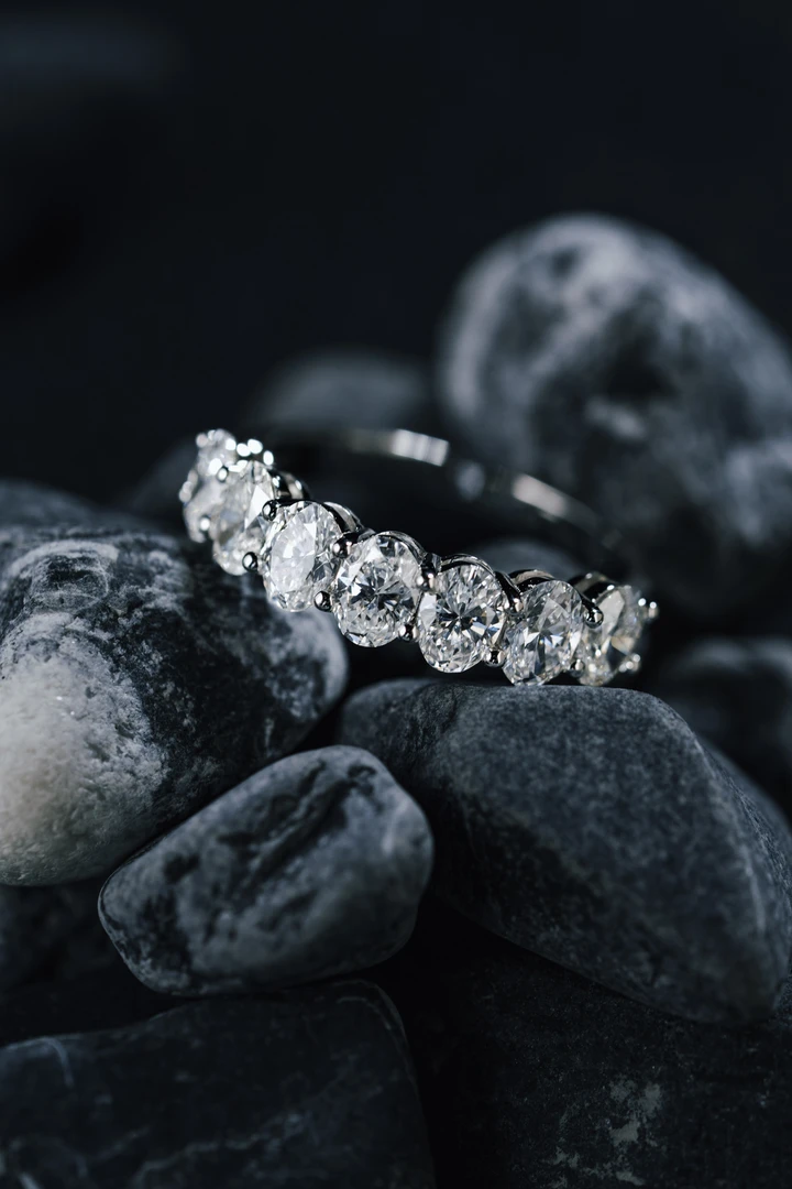 实验室培育钻石 单颗30分 椭圆排戒 18K金镶嵌