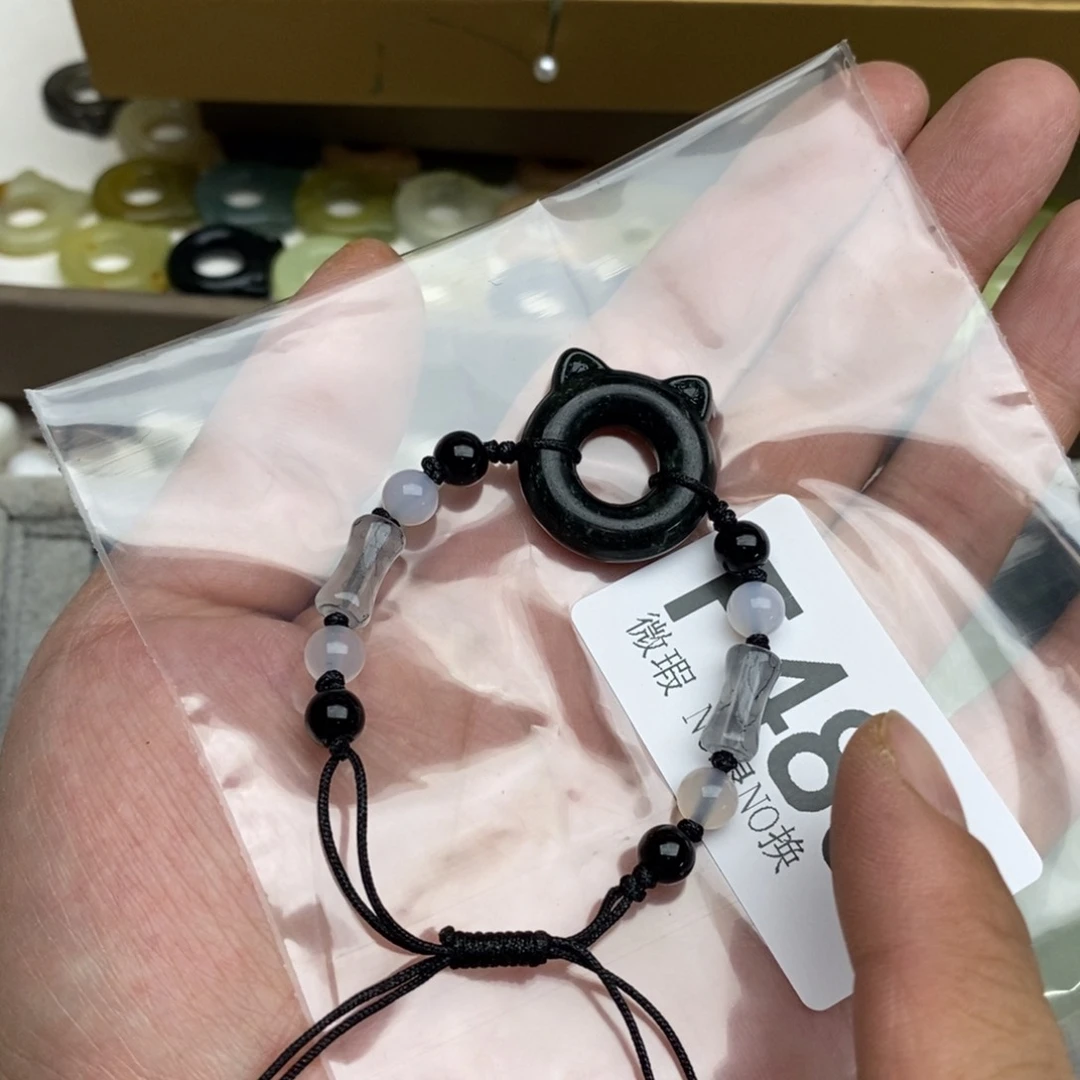 岫玉假一赔十，默认微瑕不退不换，手机链未镶嵌