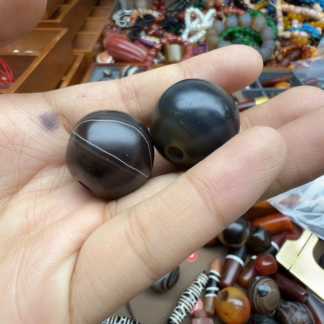 无***为玛瑙/玉髓未镶嵌珠宝半成品