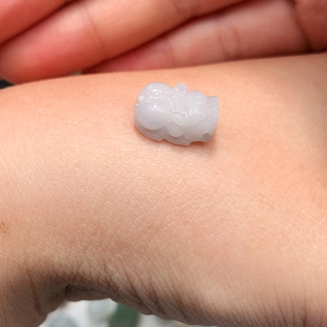 翡翠未镶嵌颈饰貔貅