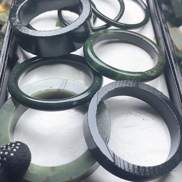 和田玉（糖玉）和田玉边角料9K金镶嵌君*曼