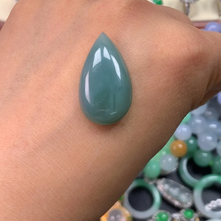 翡翠未镶嵌颈饰水滴