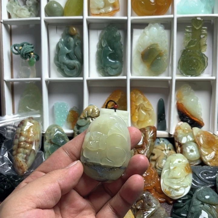 蛇纹石玉合金颈饰