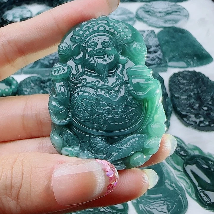 翡翠未镶嵌颈饰多样性发货天然的A货翡翠