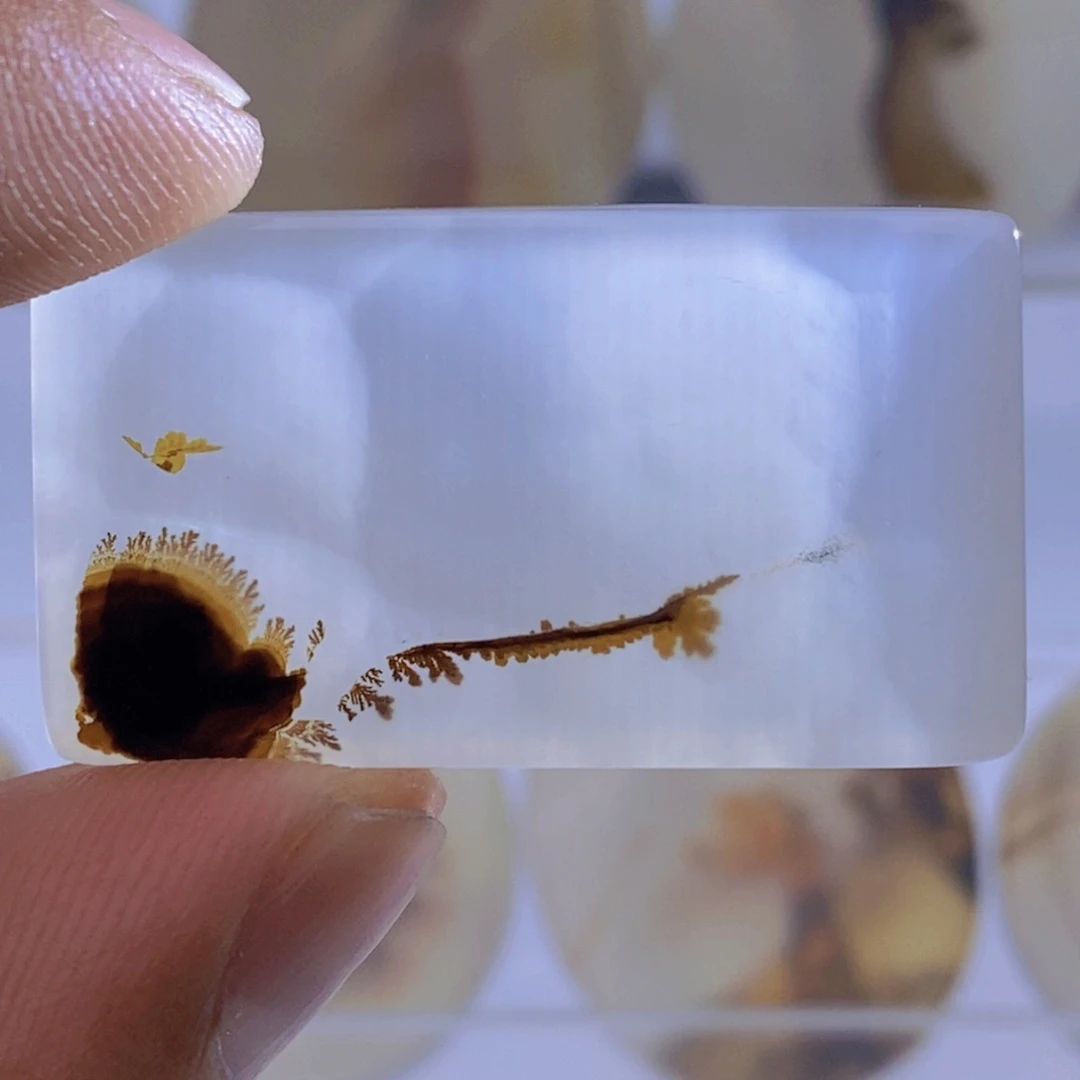 玛瑙/玉髓颈饰未镶嵌丫**?