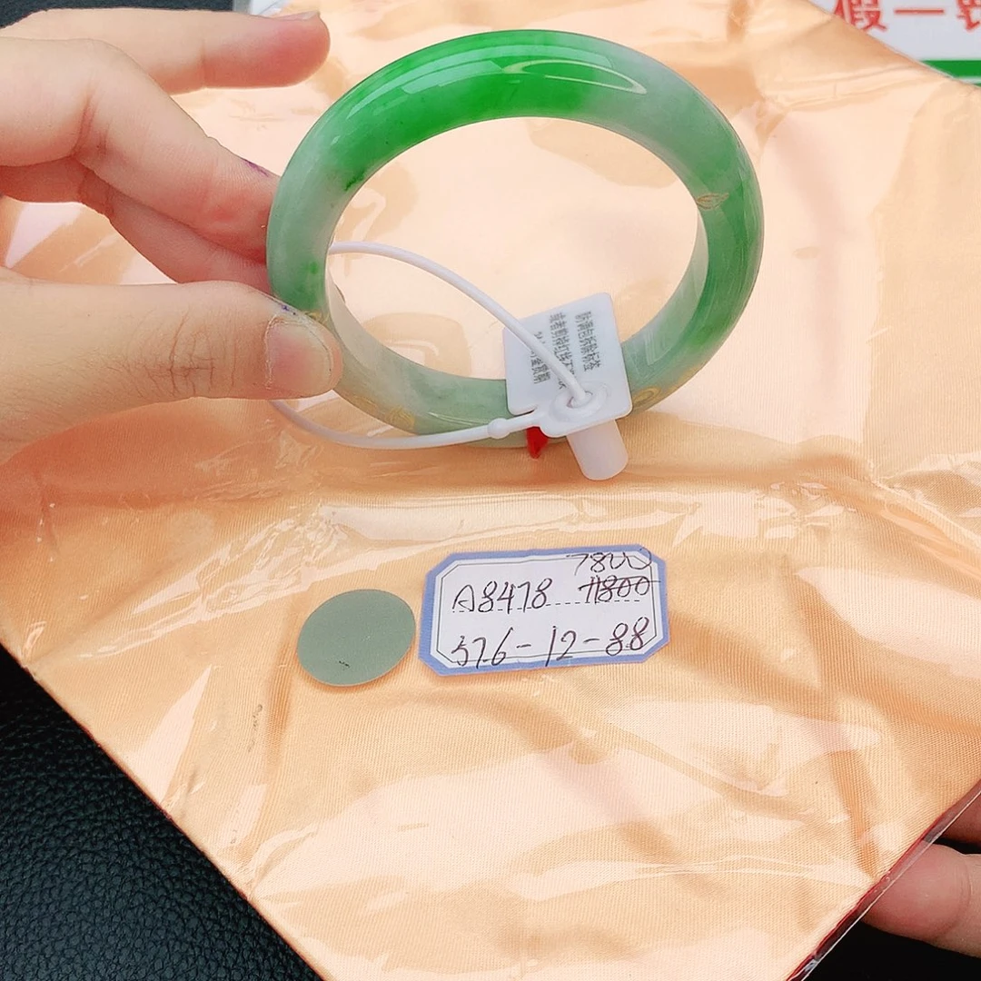 翡翠手镯未镶嵌翡翠