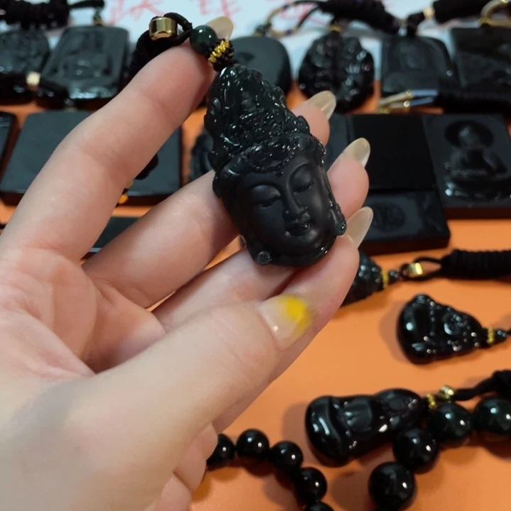 翡翠颈饰未镶嵌?****?翡翠吊坠