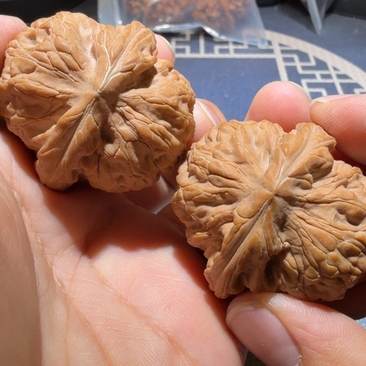 文玩核桃把件红锦鲤