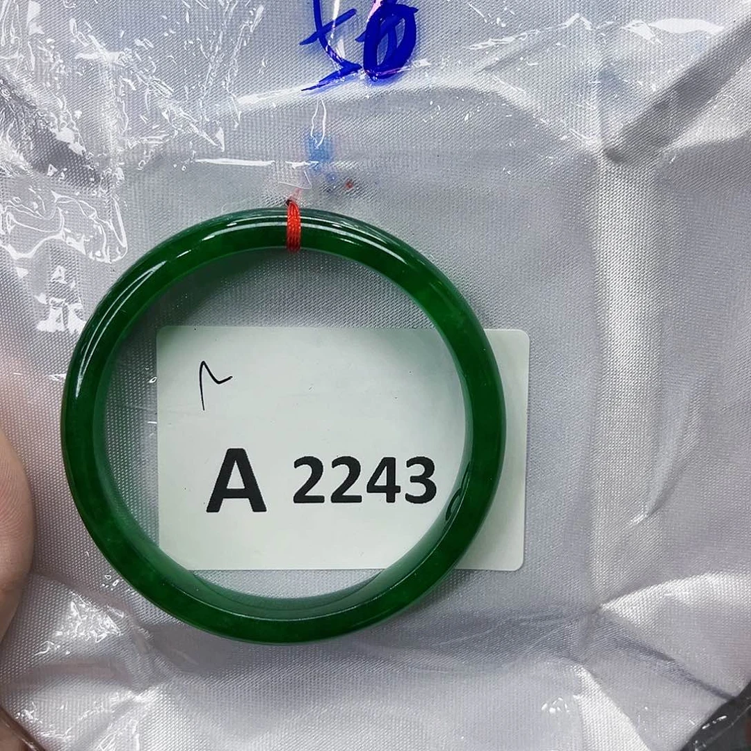 翡翠手镯未镶嵌多样性